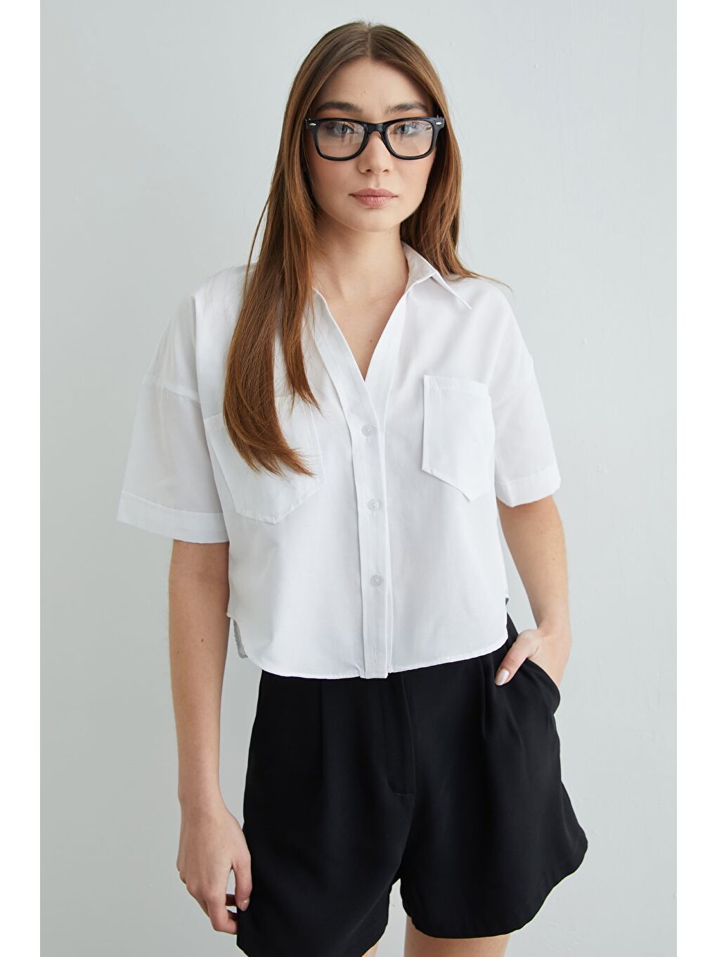 Beyaz Çift Cepli Oversize Crop Gömlek