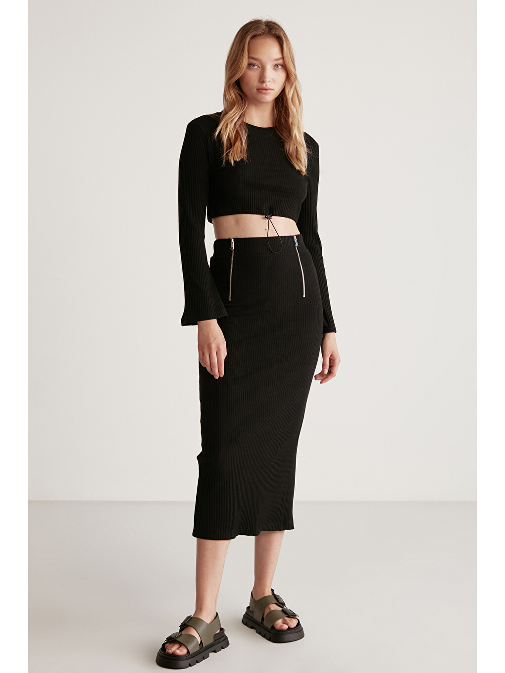 Lauren Kadın Slim Fit Fermuar Detaylı Midi Siyah Etek