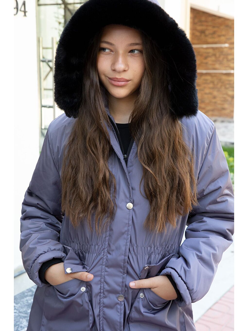 Antrasit Kapaklı Cepli İçi Kürklü Çıkarılabilir Kapüşonlu Kız Çocuk Şişme Mont 21523-4