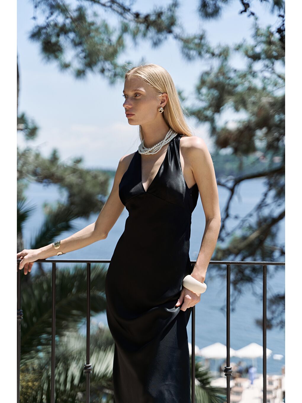 Guilia Dekolteli Uzun Siyah Saten Elbise-2