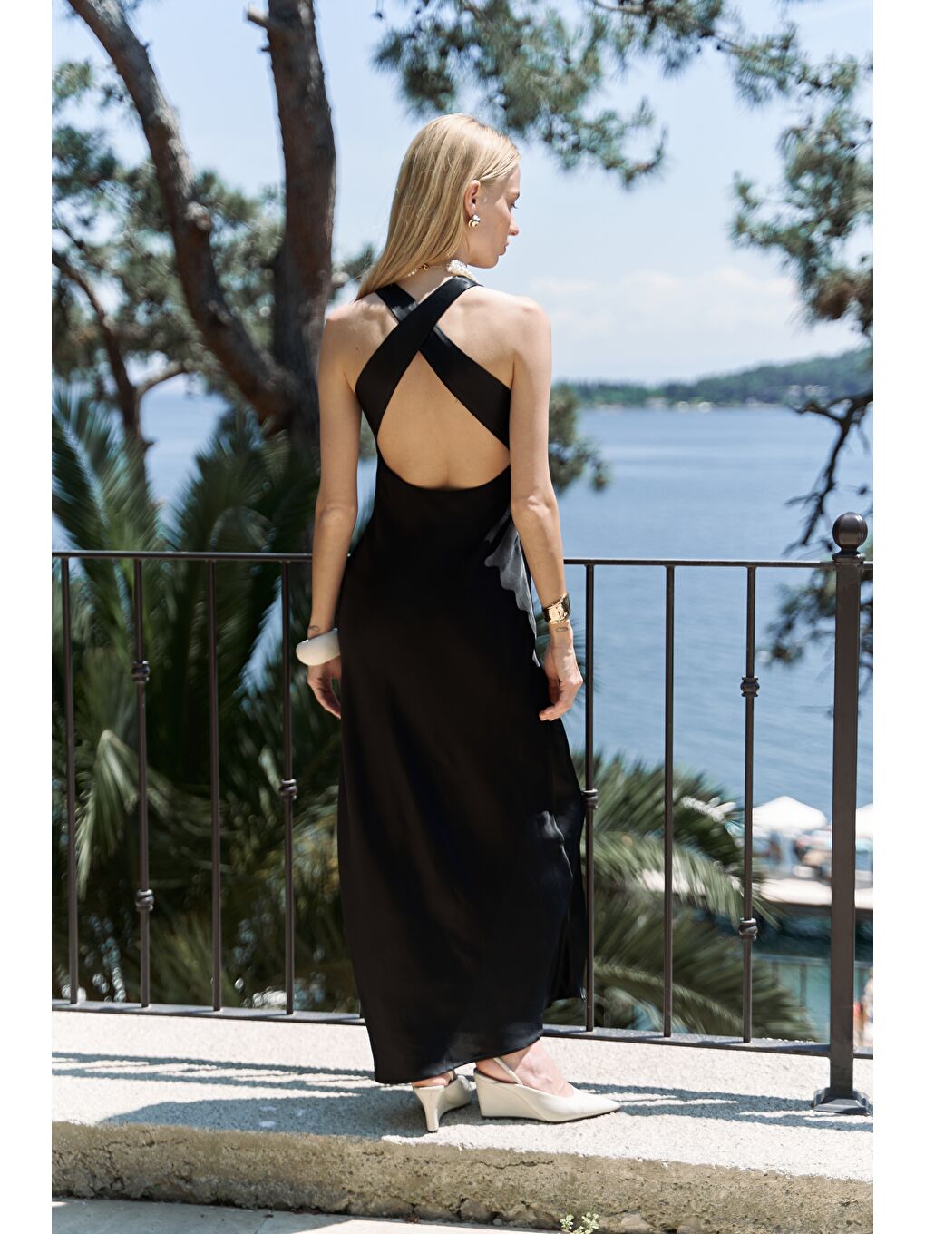 Guilia Dekolteli Uzun Siyah Saten Elbise-3