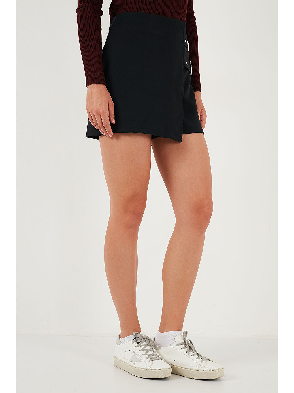 Siyah Comfort Fit Kemer Detaylı Mini Boy Şort Etek 611SR0081-2