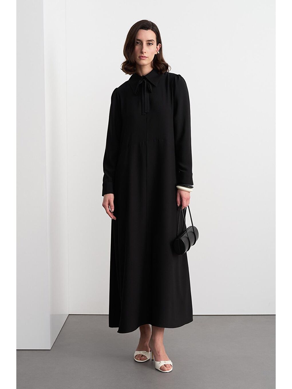 Yaka Bağlamalı Uzun Elbise Siyah