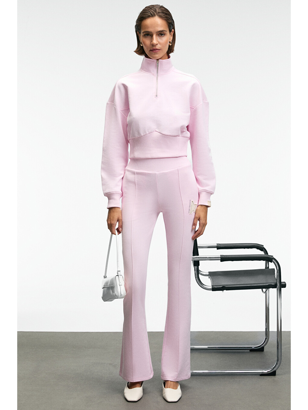 Thalıa Kadın Arka Baskılı Ve Patch Detaylı Fermuarlı Dik Yakalı Pembe Sweatshirt-4
