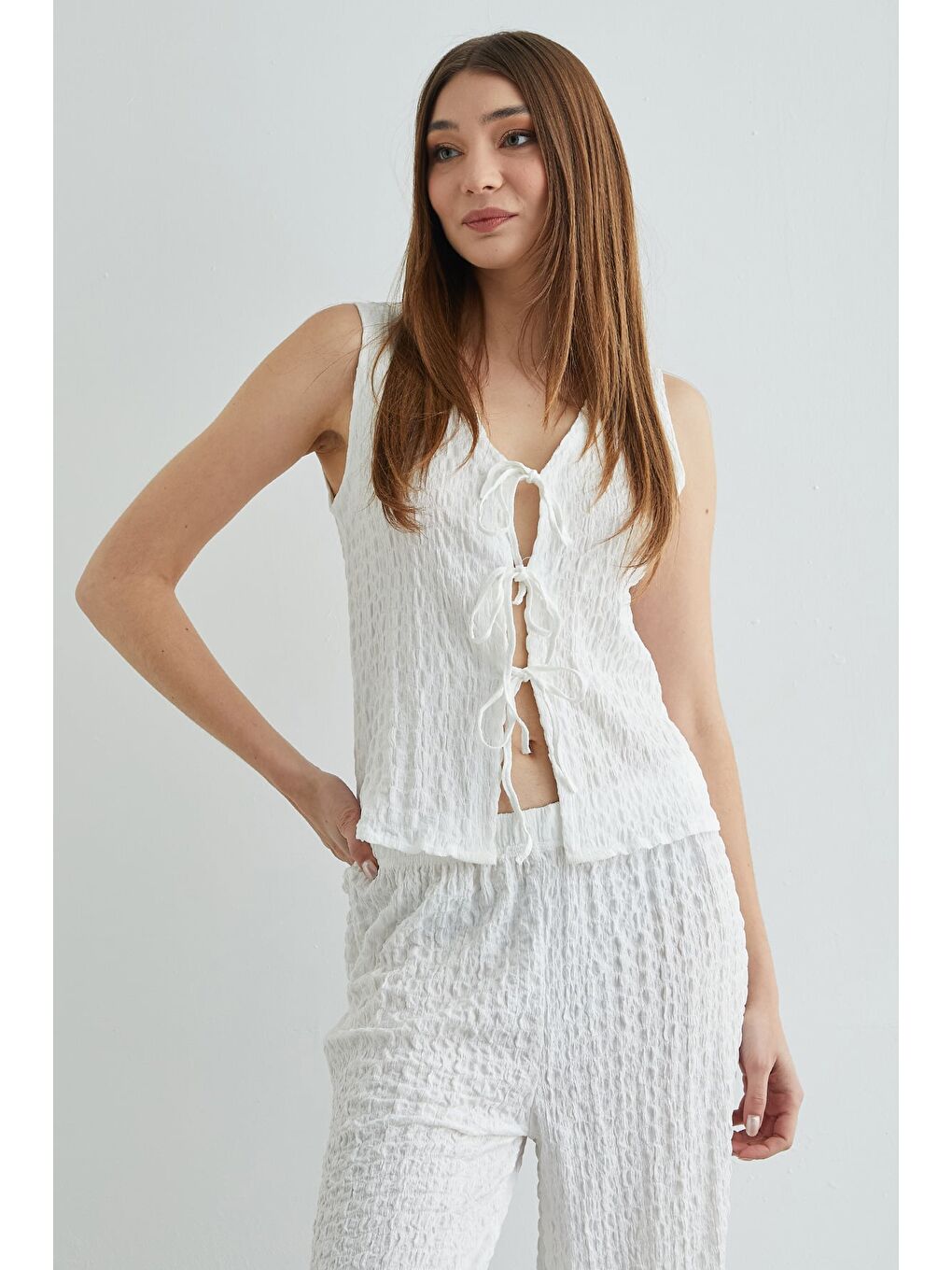 Beyaz Önden Bağlamalı Dokulu Yelekli 2 Li Takım-1