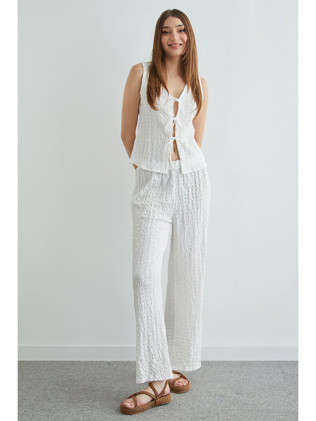 Beyaz Önden Bağlamalı Dokulu Yelekli 2 Li Takım-4