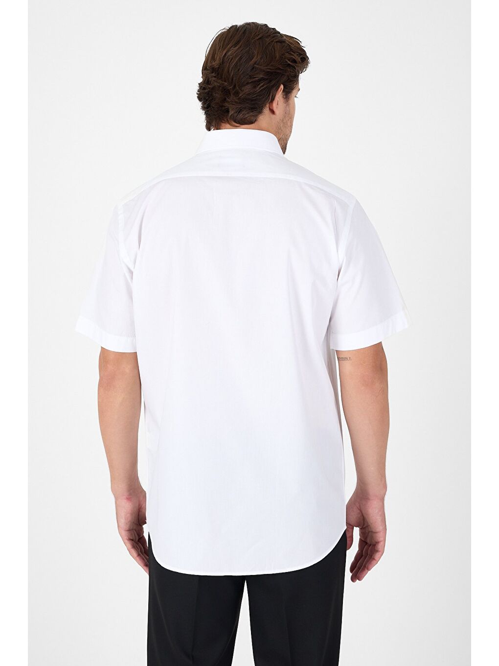 Beyaz Kısa Kol Sert Yaka Cepli Comfort Fit %100 Pamuk Gömlek 1004250265-4