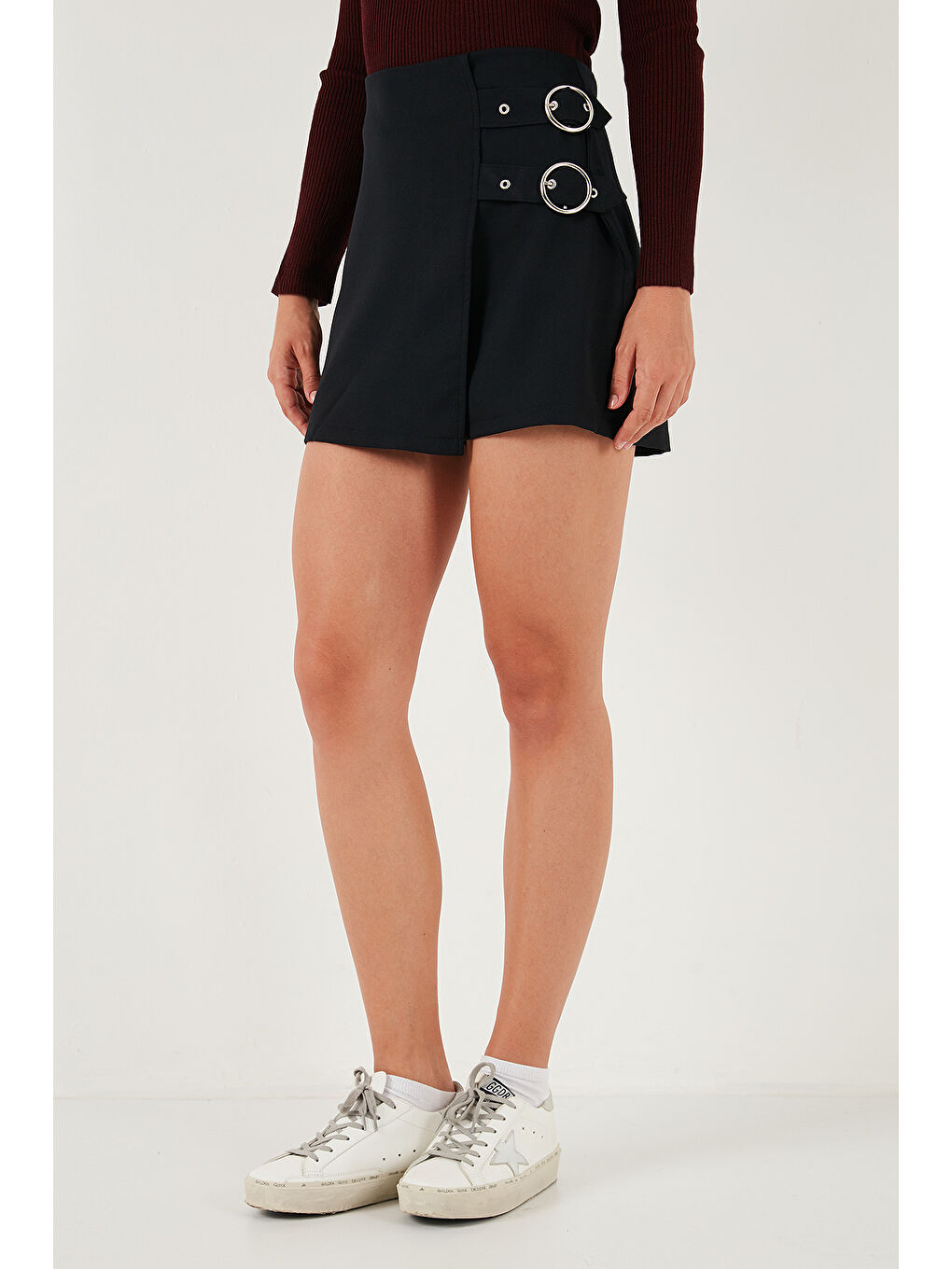 Siyah Comfort Fit Kemer Detaylı Mini Boy Şort Etek 611SR0081-4