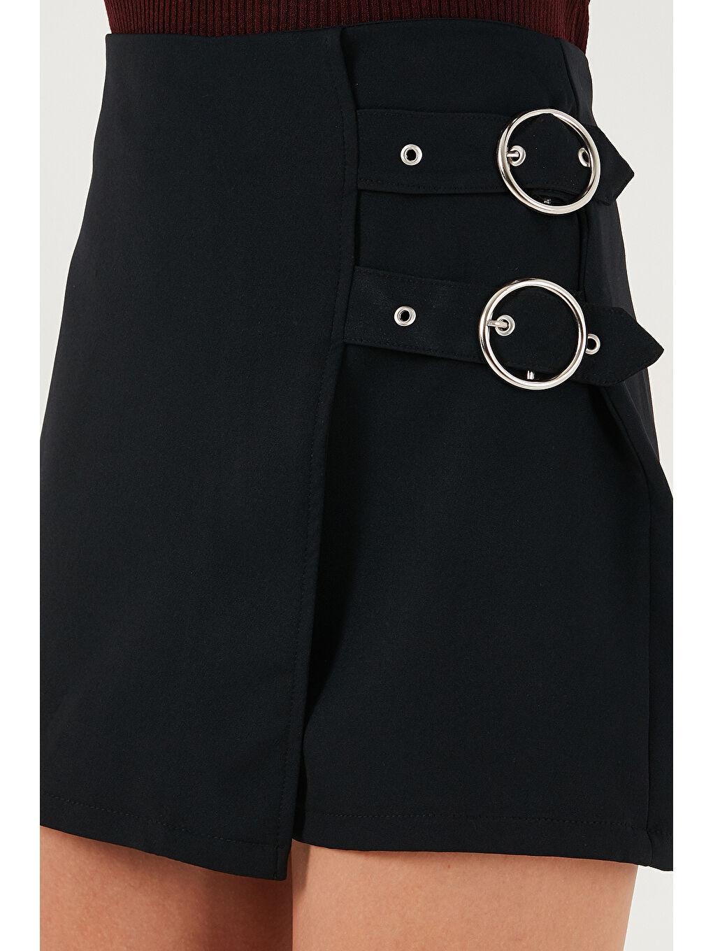 Siyah Comfort Fit Kemer Detaylı Mini Boy Şort Etek 611SR0081-5