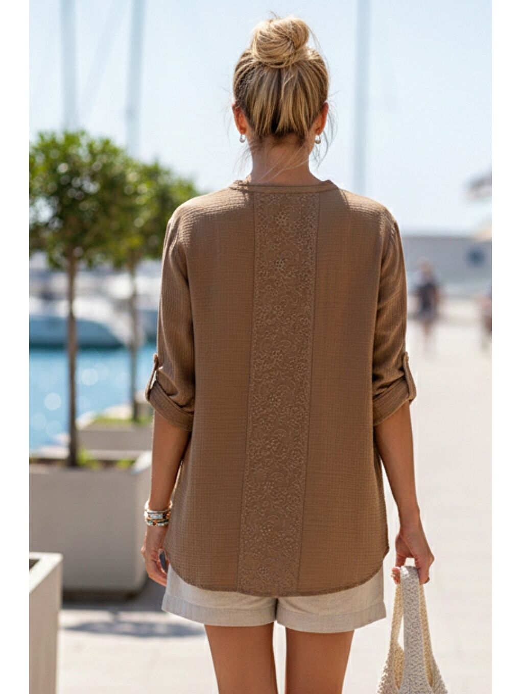 Kahverengi Açık Kahve Hakim Yaka Düğmeli 3/4 Kol Çift Cepli Arkası Fistolu Casual Müslin Dokuma Gömlek 74 65-1