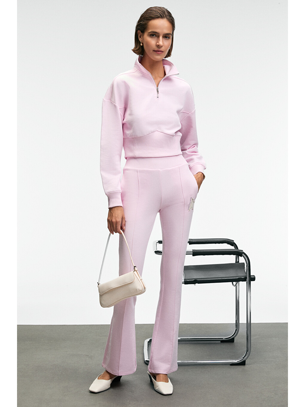 Thalıa Kadın Arka Baskılı Ve Patch Detaylı Fermuarlı Dik Yakalı Pembe Sweatshirt-5