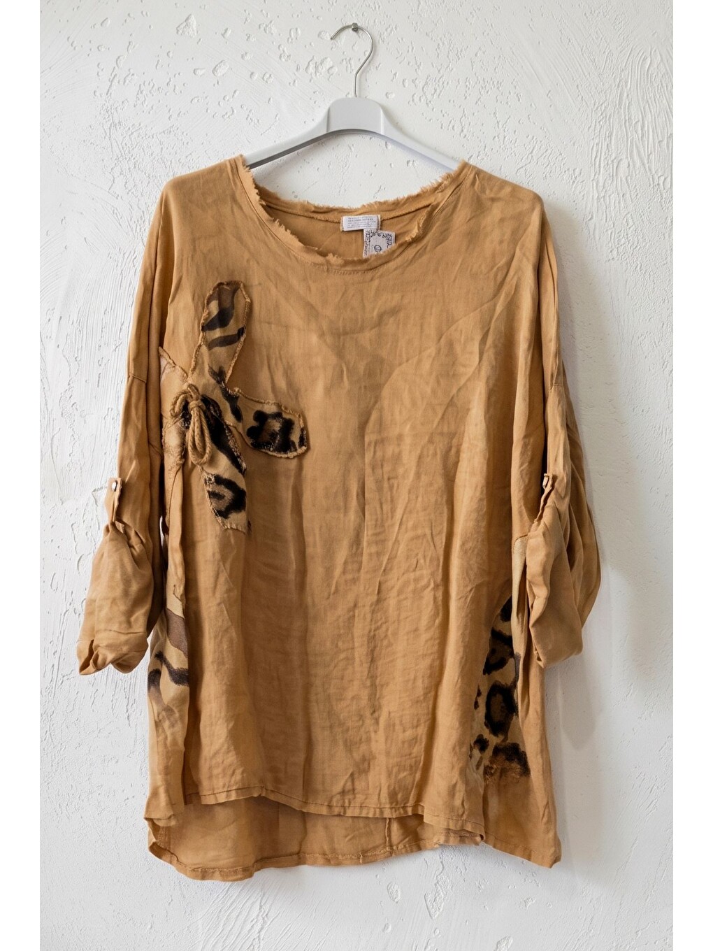 Kahverengi İtalyan Camel Havuz Yaka 3/4 Kol Yıkamalı Aplikeli Casual 100% Keten Oversize Dokuma Bluz 80 74-7