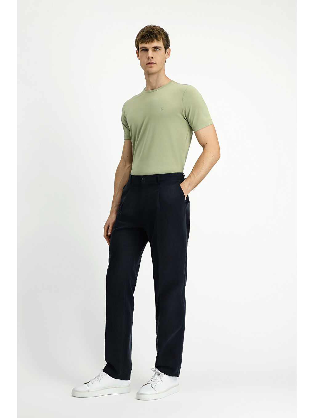 Siyah Relax Fit Rahat Kesim Pamuklu Pileli Pantolon-2