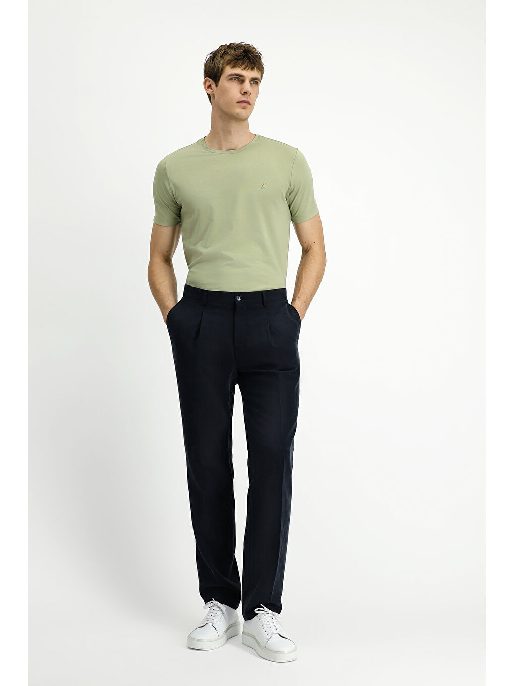 Siyah Relax Fit Rahat Kesim Pamuklu Pileli Pantolon-3