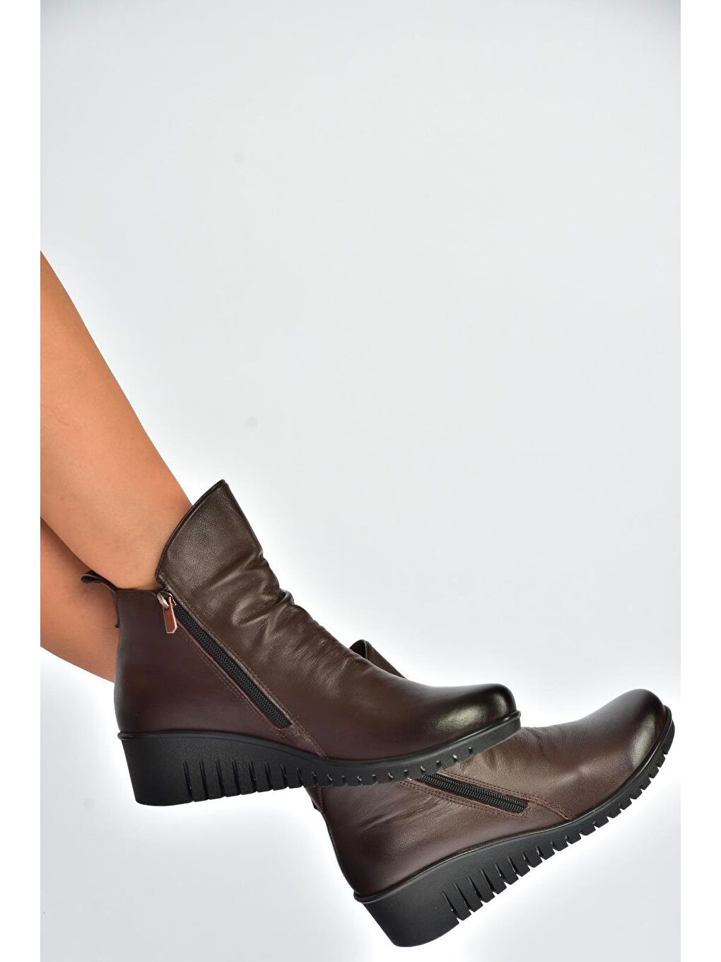 Kahverengi Kadın Bot V324200303-2