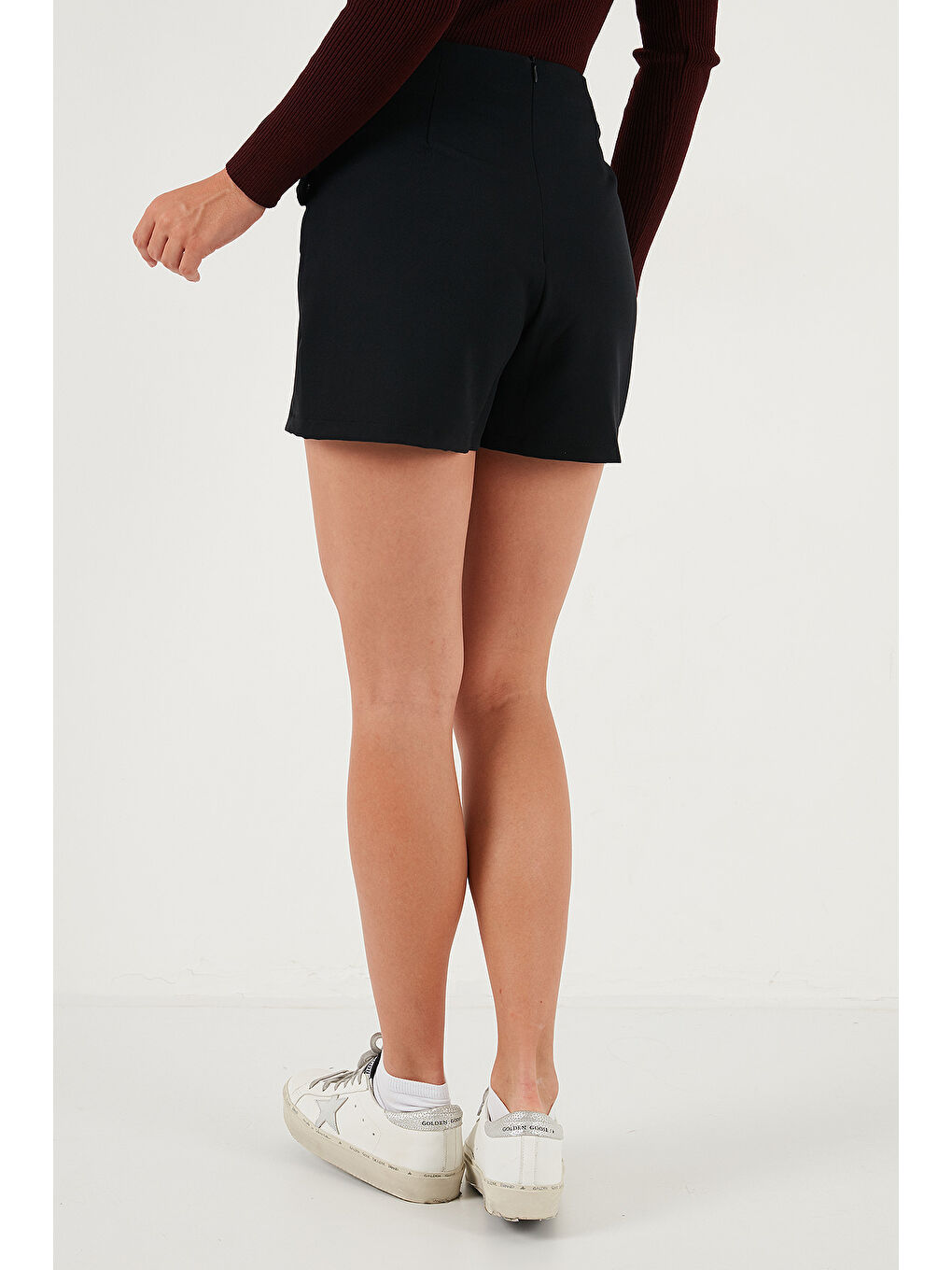 Siyah Comfort Fit Kemer Detaylı Mini Boy Şort Etek 611SR0081-6