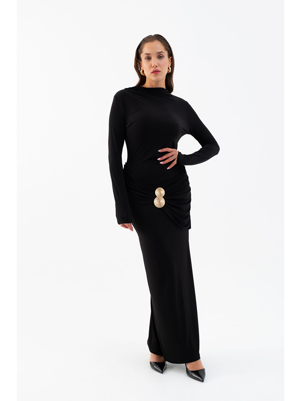 Kadın Siyah Uzun Kol Aksesuar Drapeli Maxi Elbise