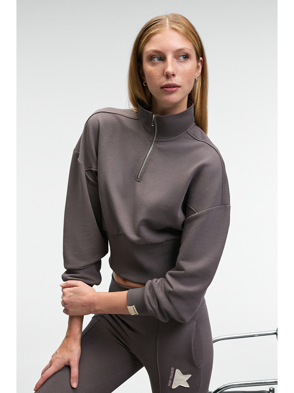 Thalıa Kadın Arka Baskılı Ve Patch Detaylı Fermuarlı Dik Yakalı Antrasit Sweatshirt-2