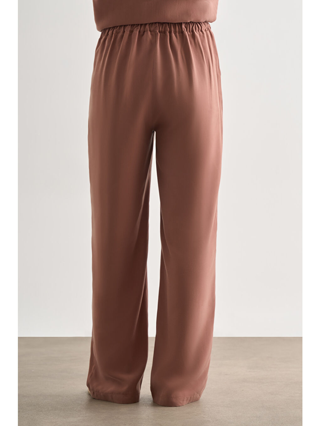 Bej Karamel Rengi Kemerli Rahat Kesim Modal Pantolon-2