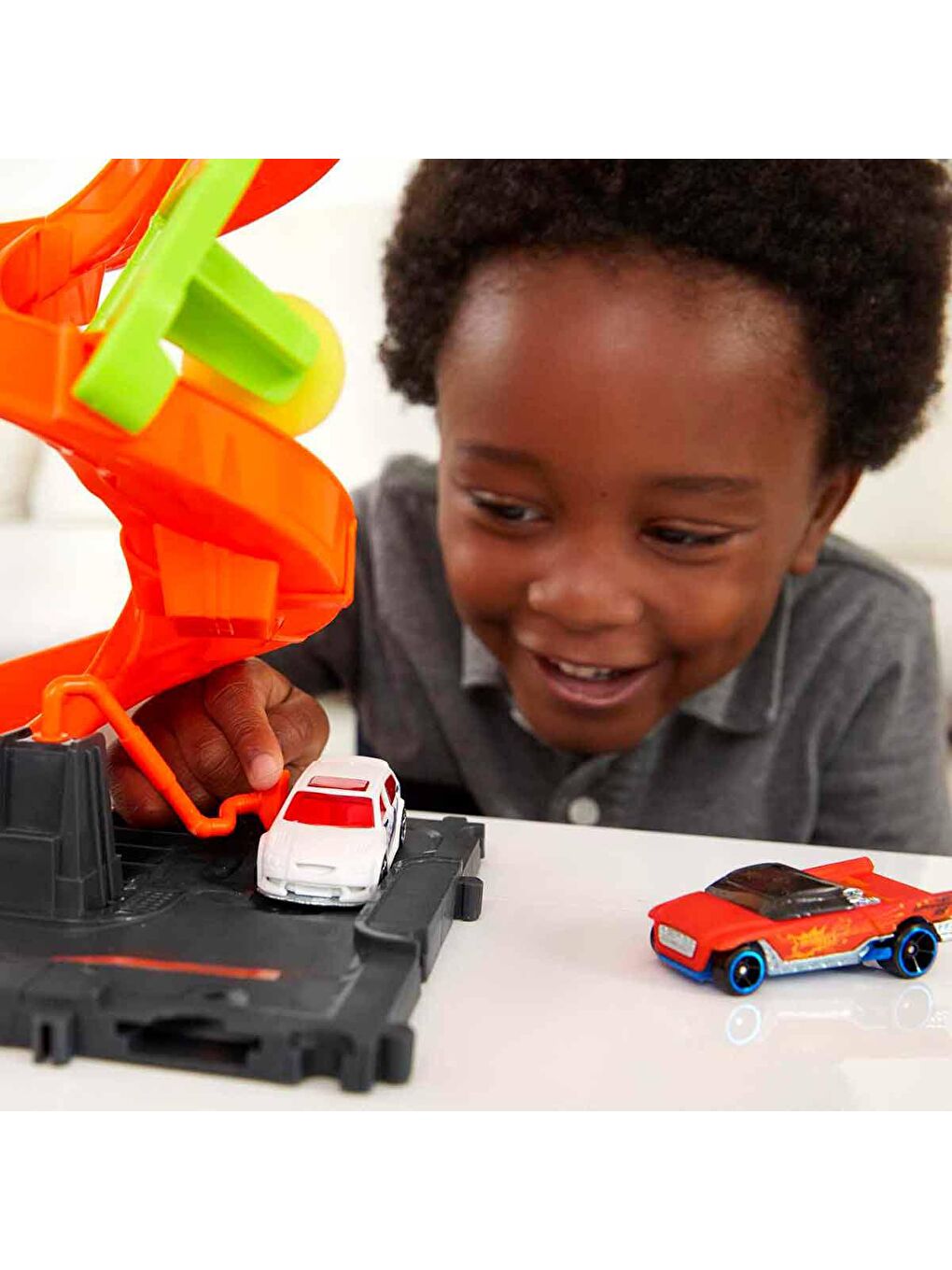 Hot Wheels Renksiz Mega Araba Yıkama Kulesi HDP05 - 4