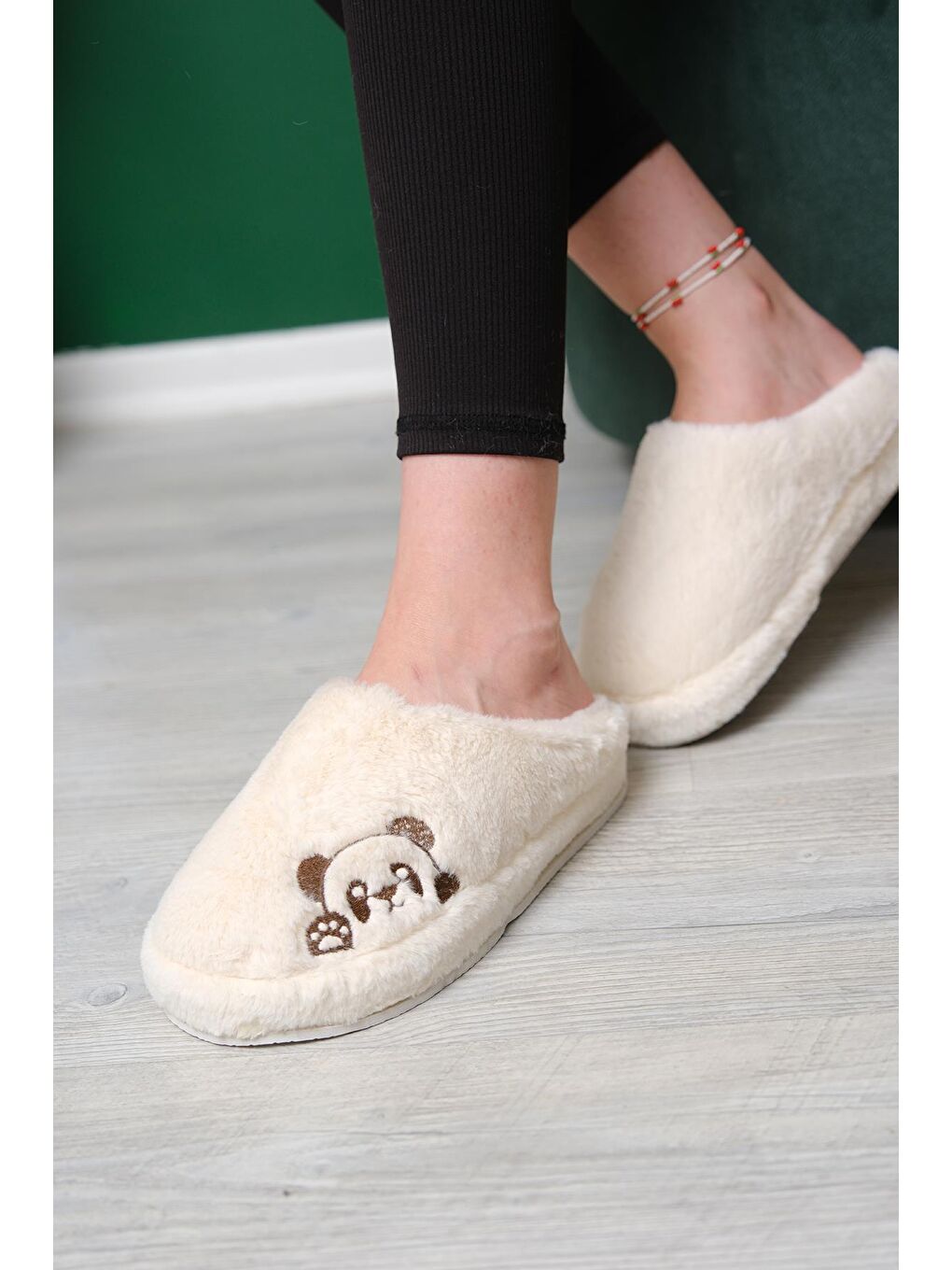 Ekru Panda Nakışlı Kadın Ev Terliği Pelüş Terlik Çeyiz ve Bohça Terliği Ses Yapmaz Kalın Taban