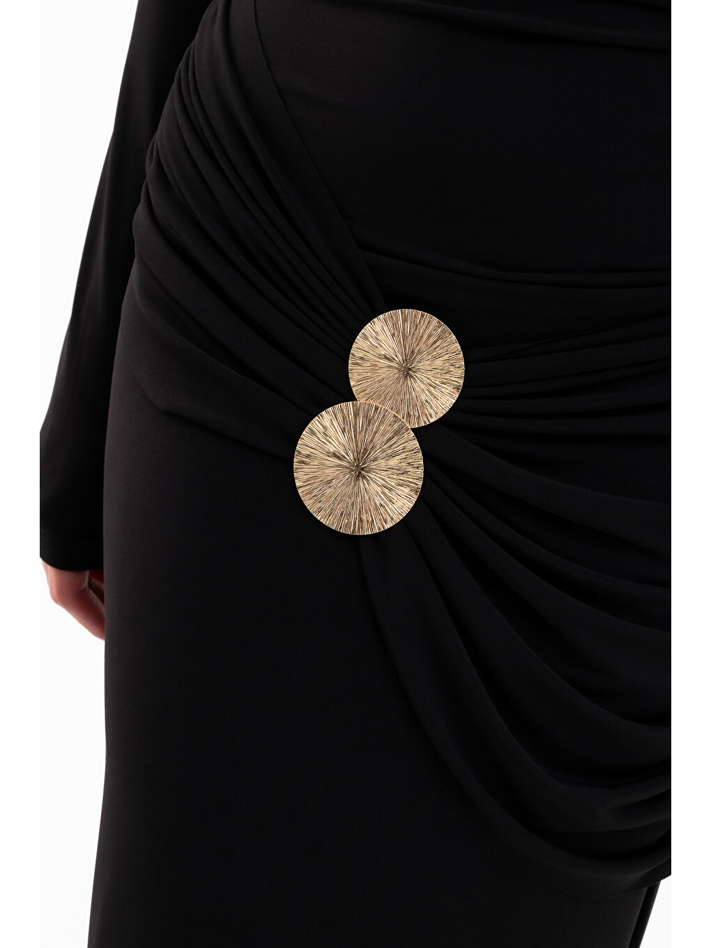 Kadın Siyah Uzun Kol Aksesuar Drapeli Maxi Elbise-4