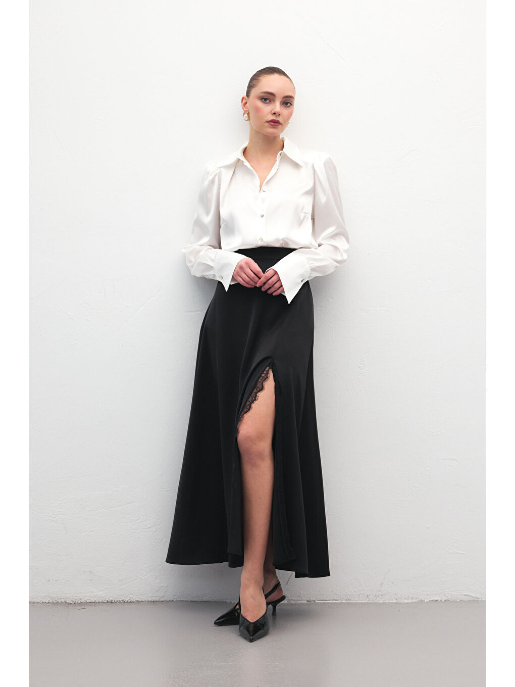 Dantel Detaylı Saten Etek - Siyah-3