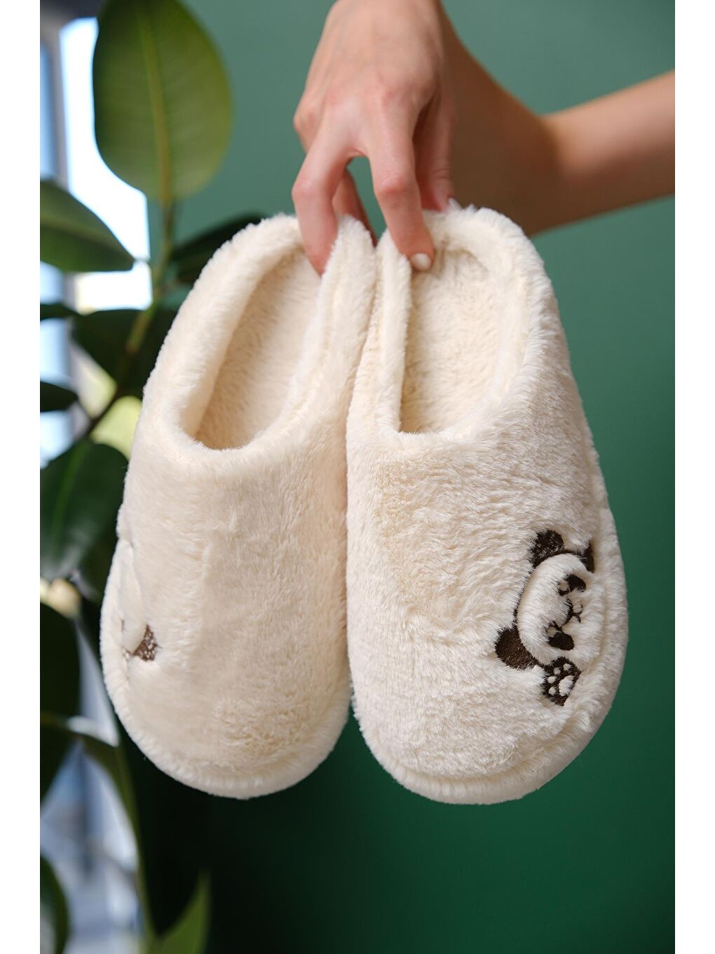 Ekru Panda Nakışlı Kadın Ev Terliği Pelüş Terlik Çeyiz ve Bohça Terliği Ses Yapmaz Kalın Taban-2