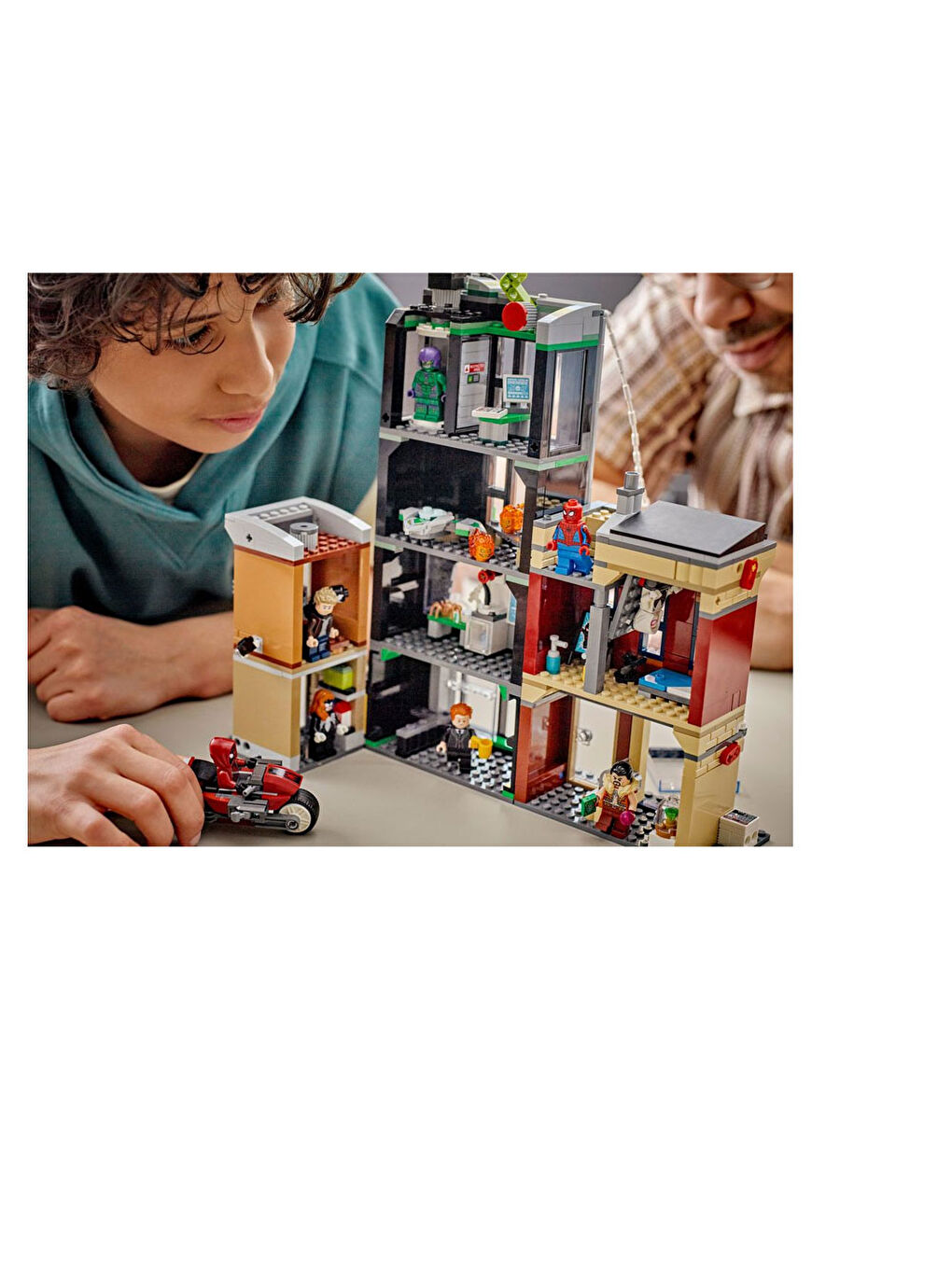 Marvel Örümcek Adam Oscorp’a Karşı 76324-4