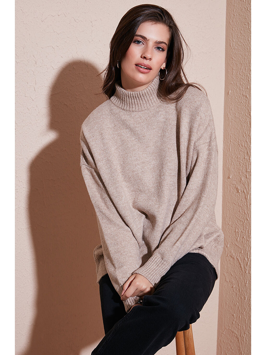 Bej Premium Oversize Fit Balıkçı Yaka Yumuşak Dokulu Triko Kazak 680KZ00469