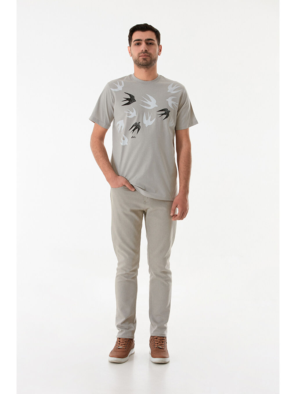 Gri Kuş Baskılı Bisiklet Yaka Tişört