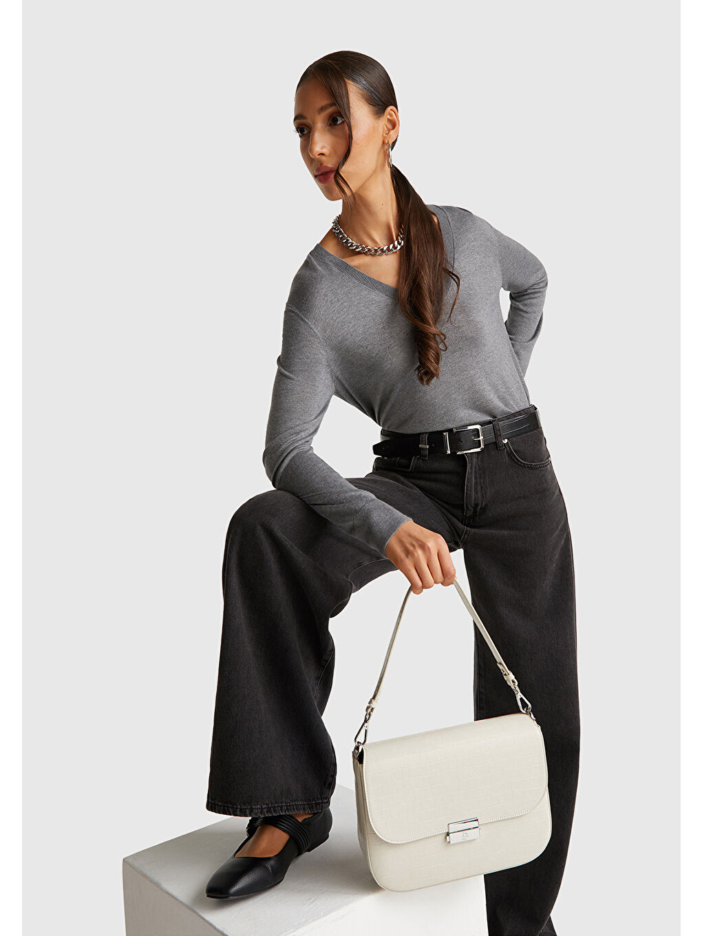 Gri Kadın Antrasit Melanj Viskoz ve İpek Karışımlı V Yaka Triko Kazak-2