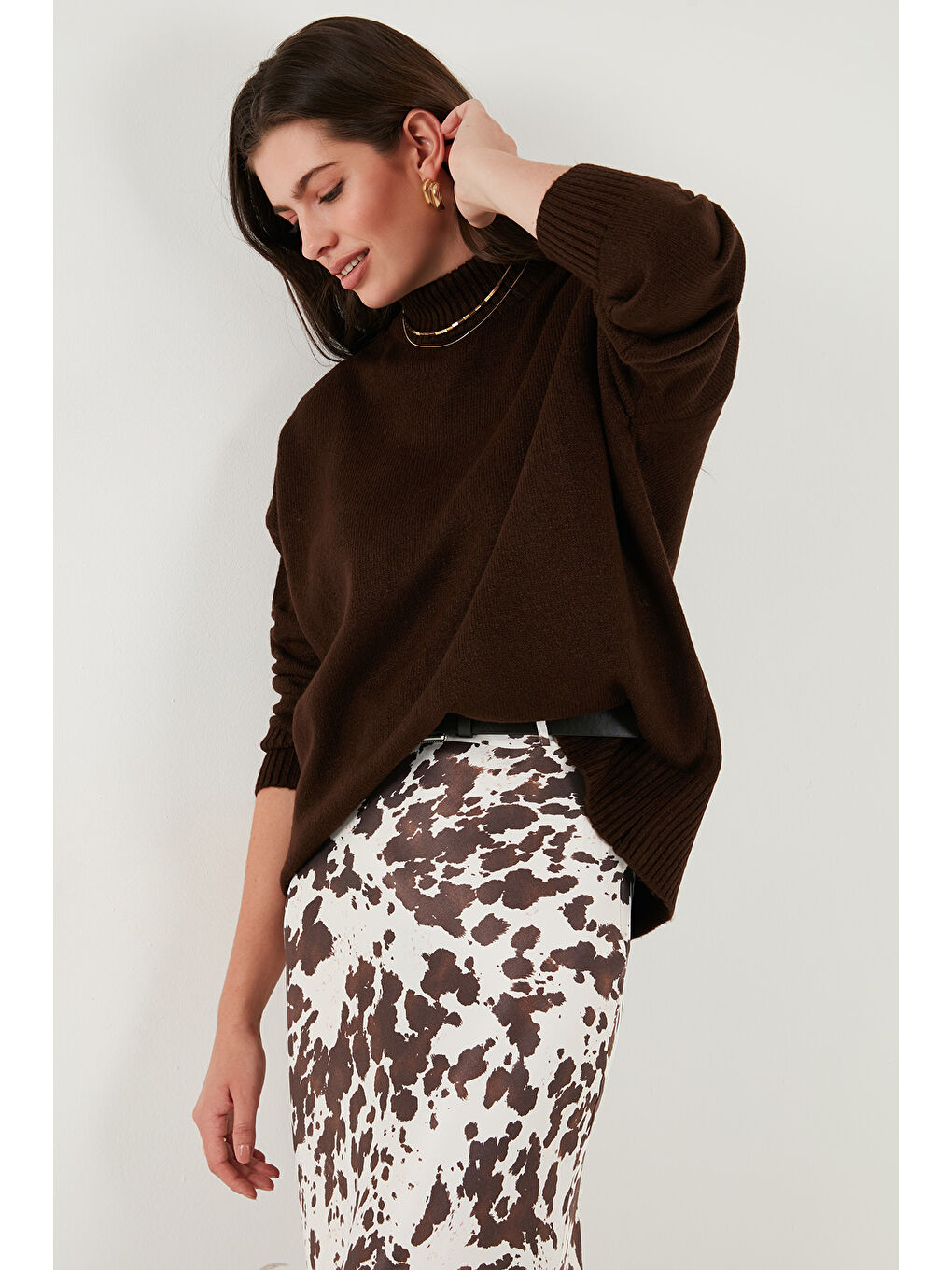 Kahverengi Premium Oversize Fit Balıkçı Yaka Yumuşak Dokulu Triko Kazak 680KZ00469-5