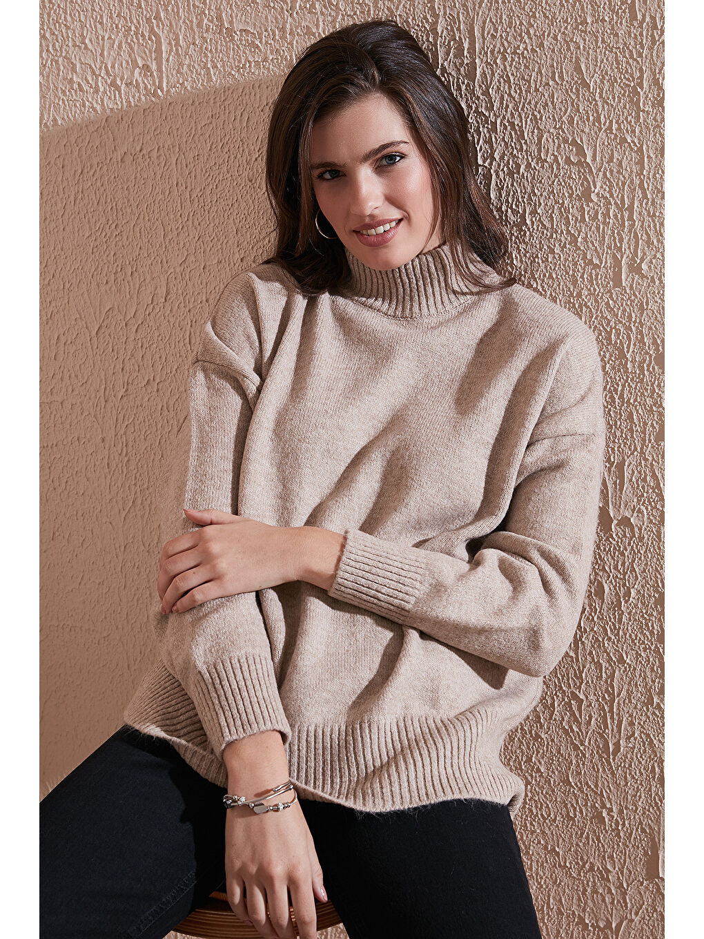 Bej Premium Oversize Fit Balıkçı Yaka Yumuşak Dokulu Triko Kazak 680KZ00469-1