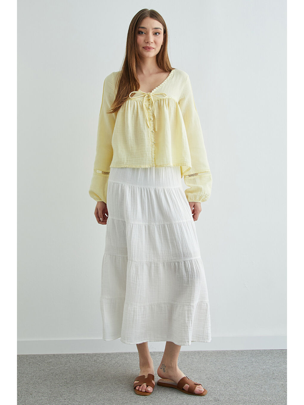 Sarı Dantelli Düğmeli Müslin Gömlek-1