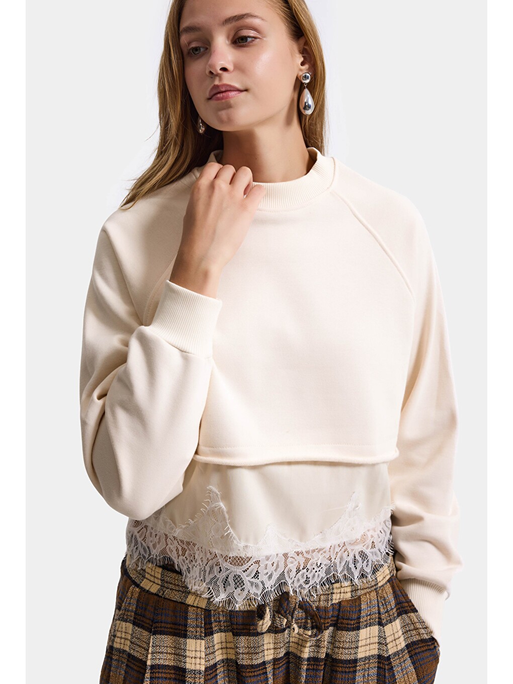 Kadın Bej W6-105 Dantel Detaylı Bol Kesim Tasarım Sweatshirt