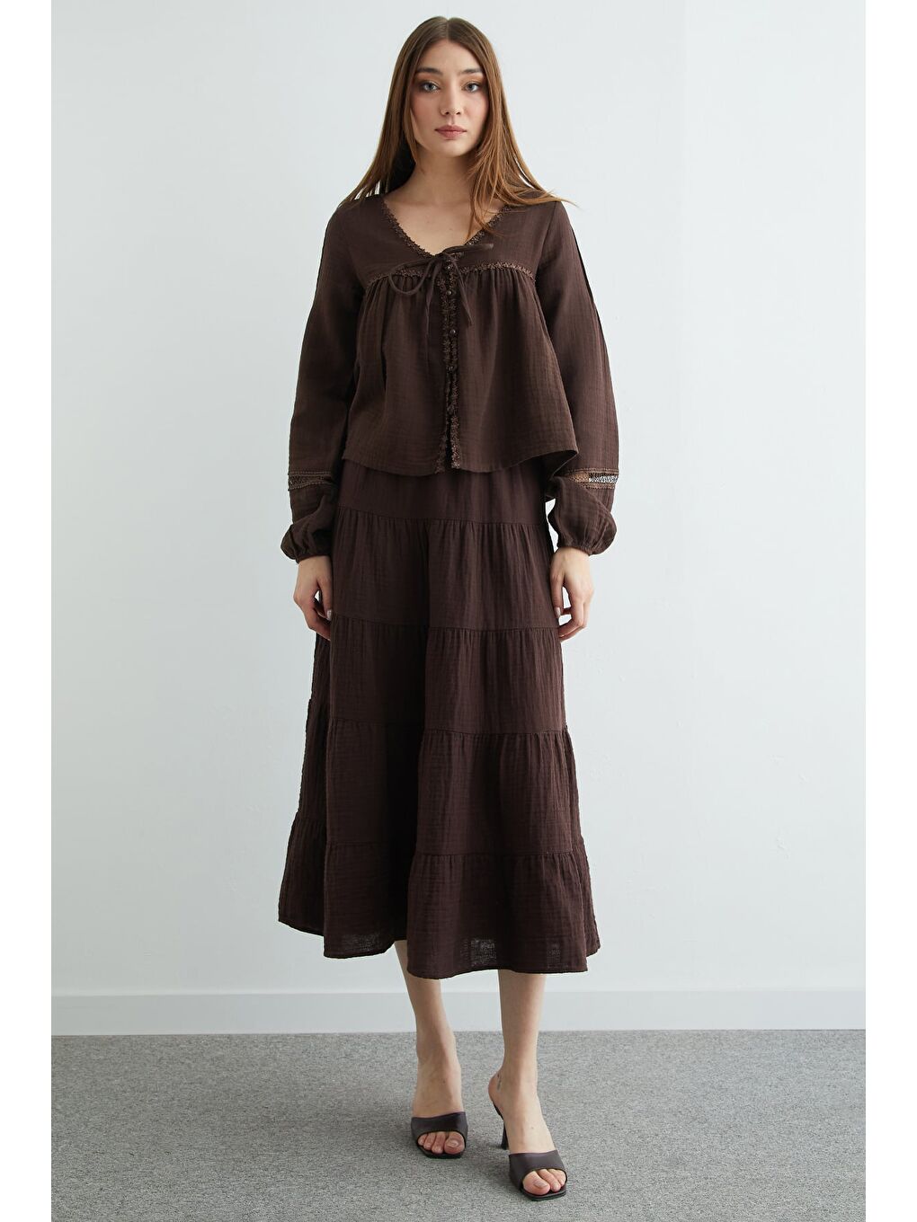 Kahverengi Dantelli Düğmeli Müslin Gömlek-2