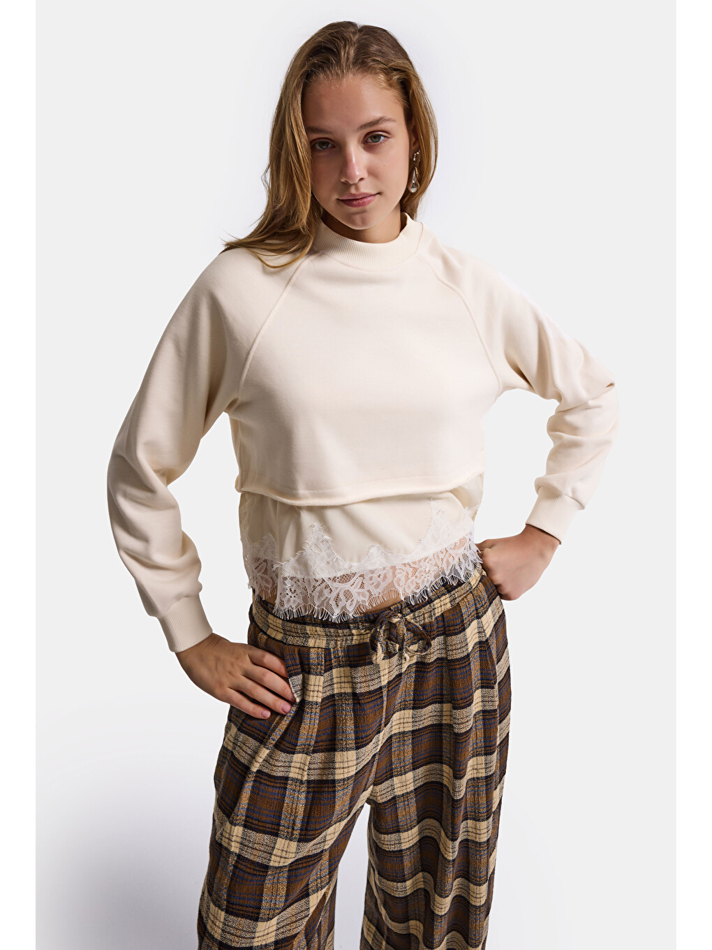 Kadın Bej W6-105 Dantel Detaylı Bol Kesim Tasarım Sweatshirt-1