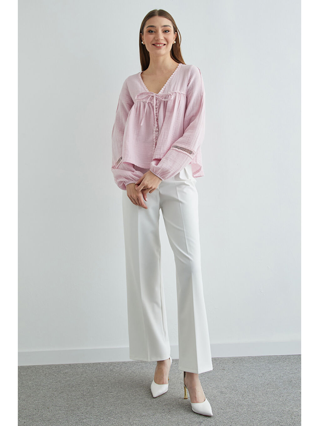 Pembe Dantelli Düğmeli Müslin Gömlek-2