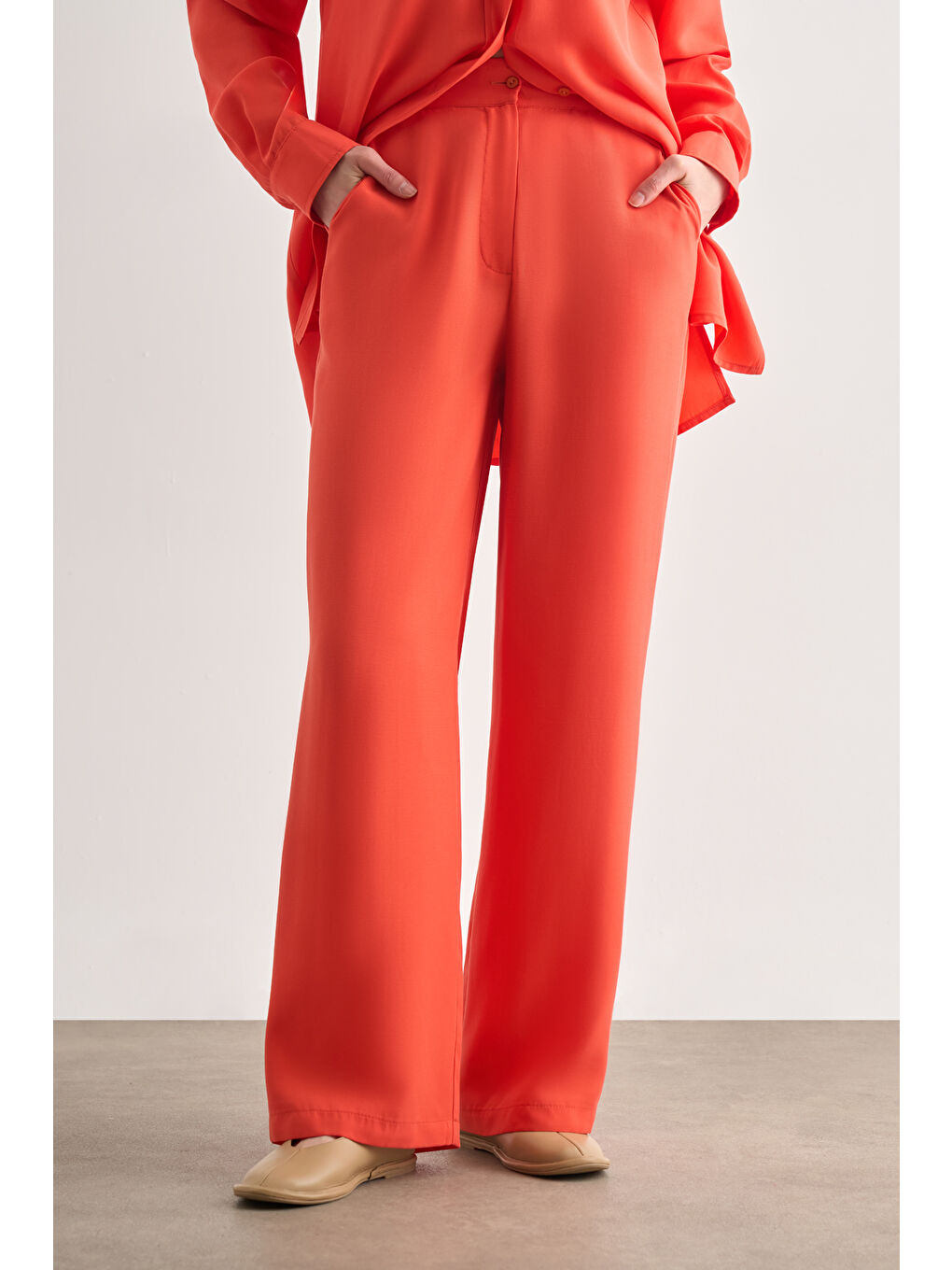 Kırmızı Nar Çiçeği Kemerli Rahat Kesim Modal Pantolon-2