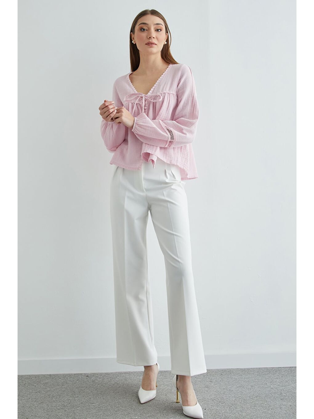 Pembe Dantelli Düğmeli Müslin Gömlek-4