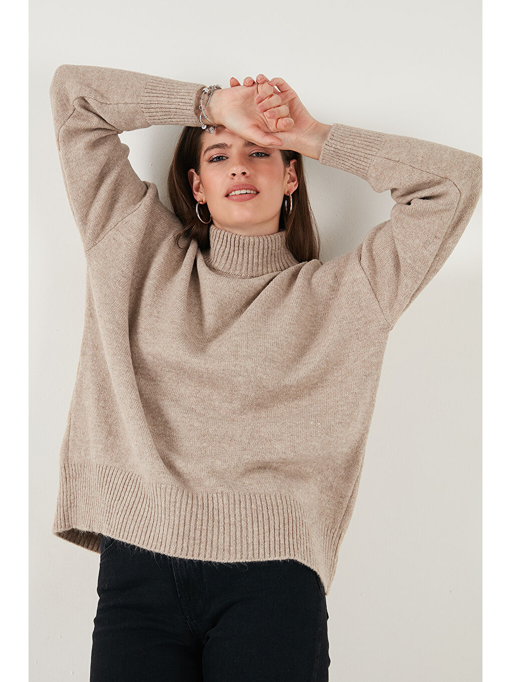 Bej Premium Oversize Fit Balıkçı Yaka Yumuşak Dokulu Triko Kazak 680KZ00469-4