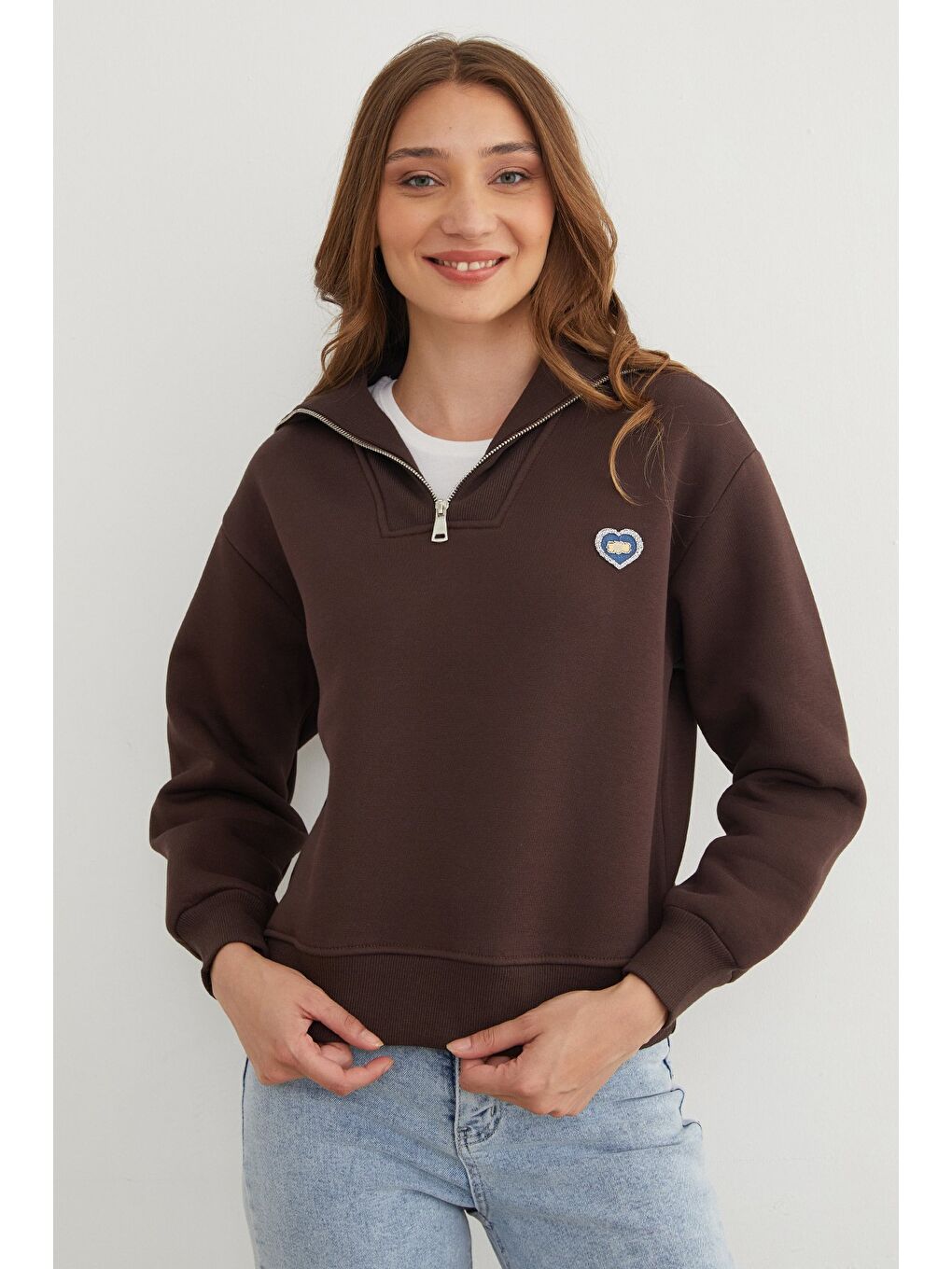 Kahverengi 3 İplik Kalp Nakışlı Yarım Fermuarlı Sweatshirt