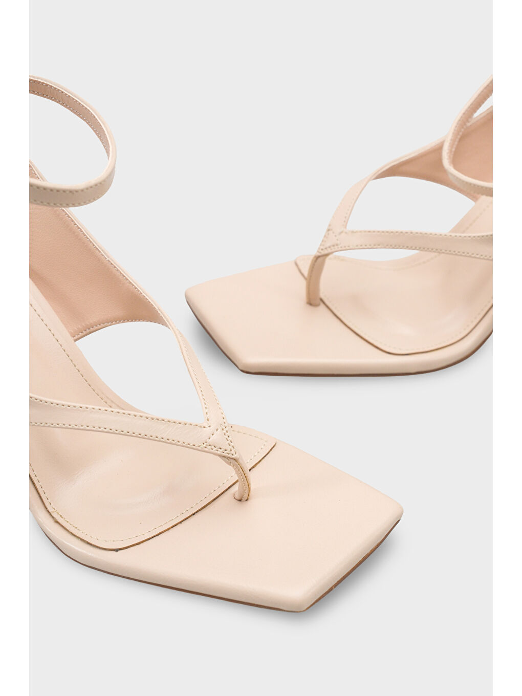 Bej Suzie Kadın Parmak Arası Topuklu Ayakkabı-5