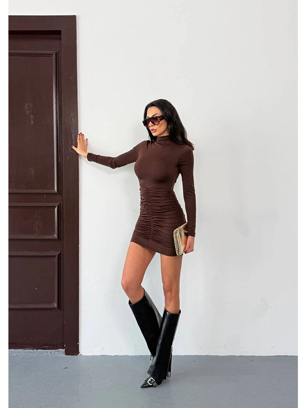 Kahverengi Kadın Kahve Esnek Kumaş Boğazlı Uzun Kollu Drape Detay Mini Elbise HZL25W-FRY123551-2