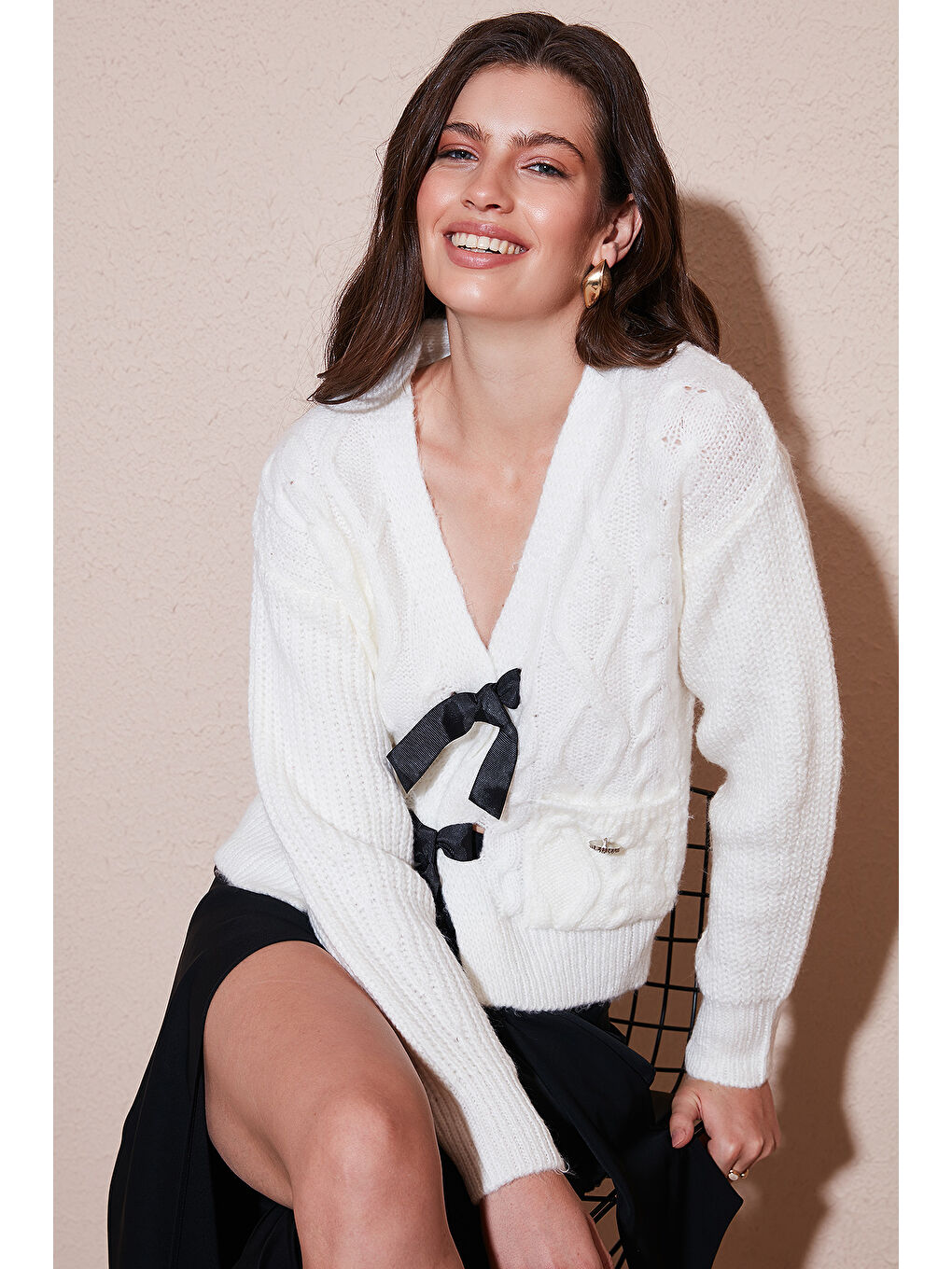 Ekru Premium Regular Fit V Yaka Fiyonk Bağlama Detaylı Örgü Desenli Triko Hırka 680KZ1947