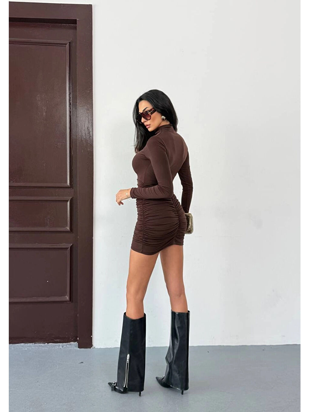 Kahverengi Kadın Kahve Esnek Kumaş Boğazlı Uzun Kollu Drape Detay Mini Elbise HZL25W-FRY123551-4