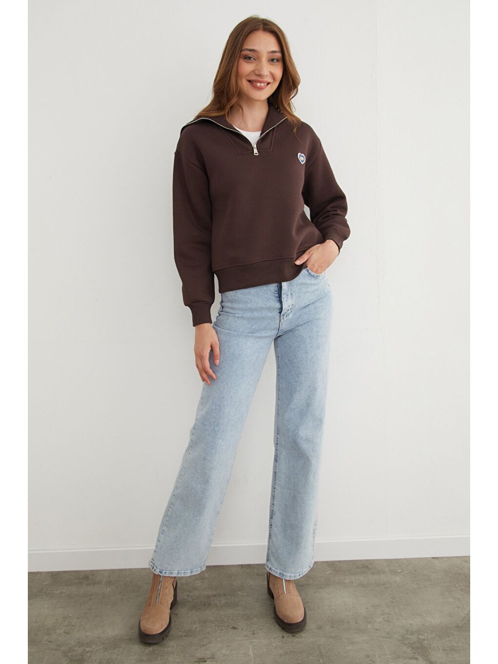 Kahverengi 3 İplik Kalp Nakışlı Yarım Fermuarlı Sweatshirt-2