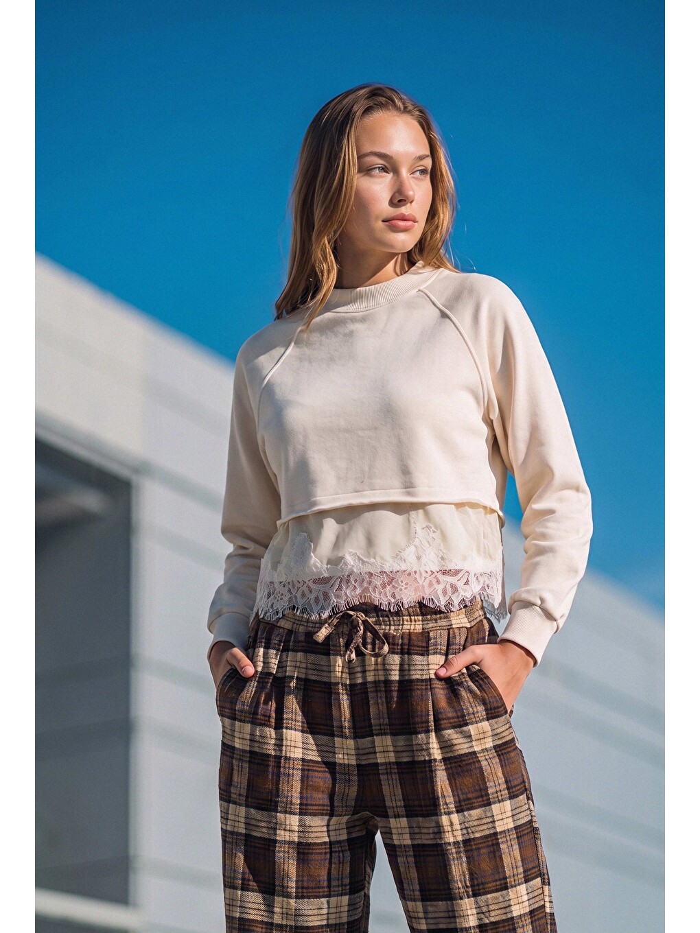 Kadın Bej W6-105 Dantel Detaylı Bol Kesim Tasarım Sweatshirt-3