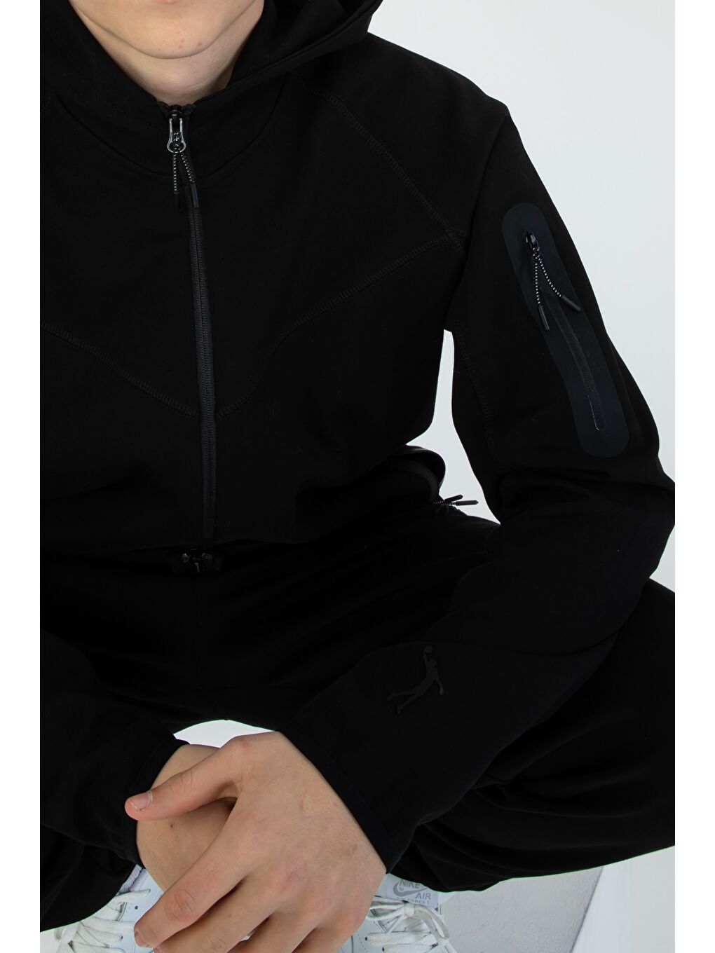 Siyah Kapüşonlu Elastanlı Eşofman Takımı-2